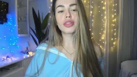 Lolitalolz online show from December 30, 8:25 pm