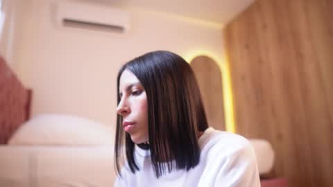 Veronica online show from February 3, 2:33 pm