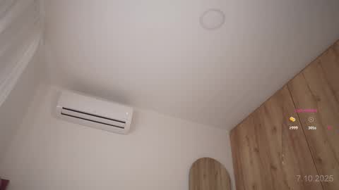 Veronica online show from October 7, 2:10 pm