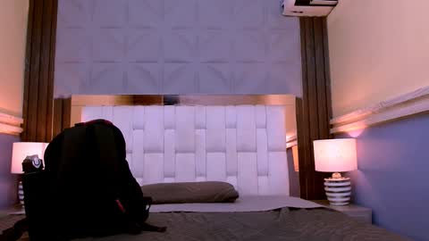 Veronica Robles online show from October 24, 6:37 pm