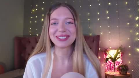 Alice  please dont forget to thumbs up me  online show from February 21, 6:36 am