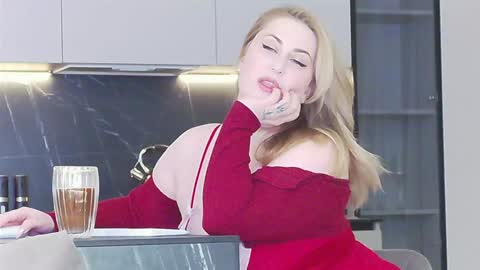 Miss V online show from December 24, 5:34 pm