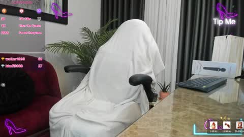 victoriapaker online show from June 2, 1:01 pm