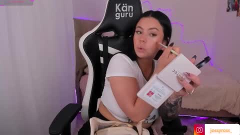 V  I C  T O R I A  online show from October 20, 3:37 pm