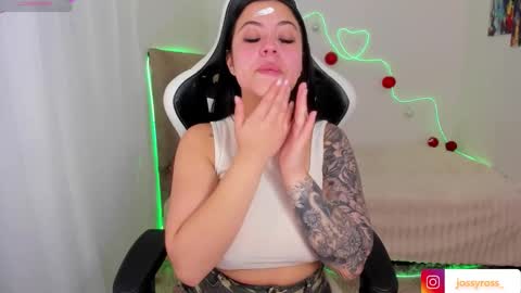 V  I C  T O R I A  online show from November 24, 6:21 pm