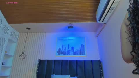 Viiolett online show from February 25, 8:00 pm