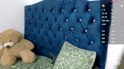 vikysexy28 online show from April 9, 4:37 am