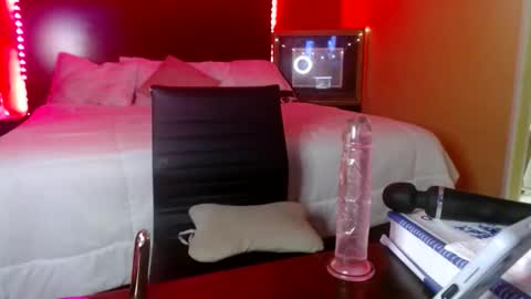 violet_winter97 online show from February 19, 6:46 am