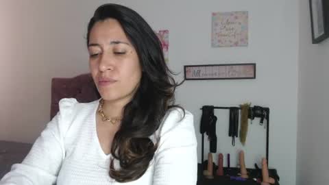violeta_scott_ online show from June 15, 2:28 pm