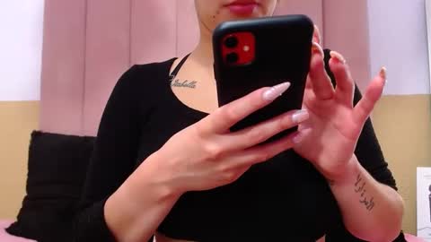 violetalittlee online show from December 30, 3:45 pm