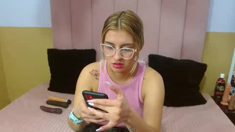 violetalittlee online show from February 18, 5:33 pm