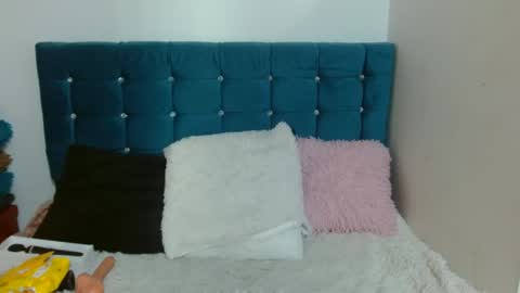 violetalittlee online show from December 8, 9:19 pm