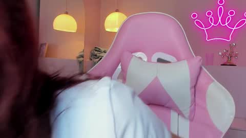 Violeth Hill online show from March 8, 7:29 pm