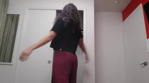 Violet Hooper online show from February 12, 7:21 am