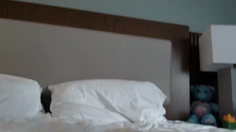 Violet Hooper online show from January 14, 8:14 pm