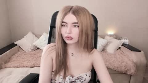 ViolettaOtis online show from February 28, 9:36 am