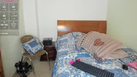 violleeet_ online show from April 25, 1:41 pm