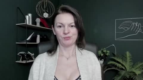 Vivian online show from February 10, 7:00 am