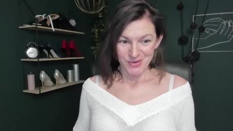 Vivian online show from September 27, 9:27 am