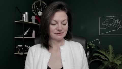 Vivian online show from February 16, 7:52 am