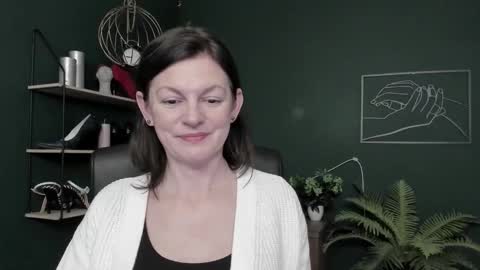 Vivian online show from February 5, 8:39 am