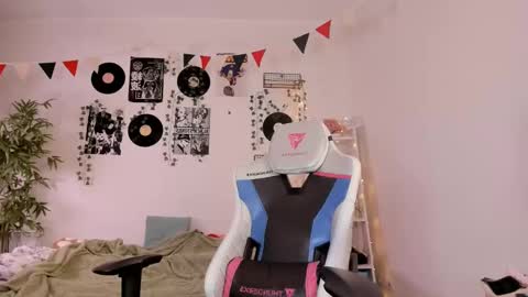 vivian_qwerty online show from February 1, 4:24 am