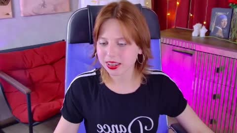 Vivienne  online show from May 31, 1:06 pm