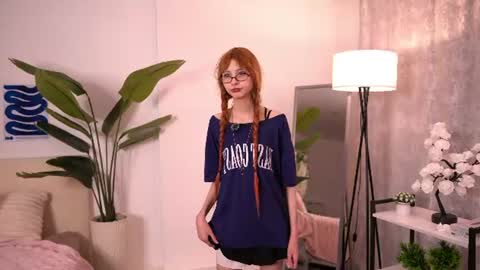 Mia online show from June 19, 6:22 pm