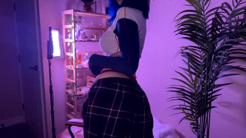 Polly  Online mostly at 9pm-2am UK Time online show from February 5, 7:06 pm