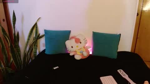 kitty SUPORT ME AND MY BABY SINGLE MOMY online show from December 17, 7:45 am