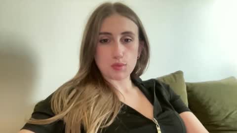 walkiria19 online show from April 3, 4:05 pm