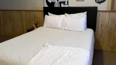 wanderlustgaal online show from October 7, 2:43 pm