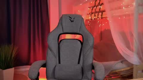 little girl who is always rightLisa online show from April 13, 1:07 am