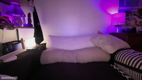 danni online show from October 31, 2:46 am