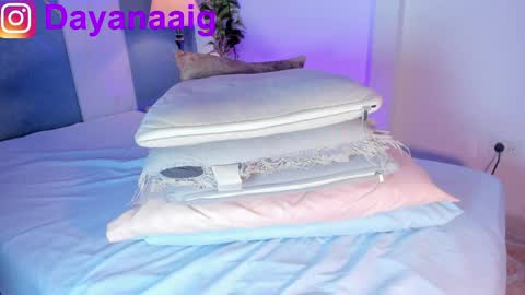 Sara  online show from April 9, 12:02 am