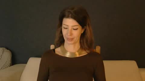 White Queen online show from September 17, 4:10 am