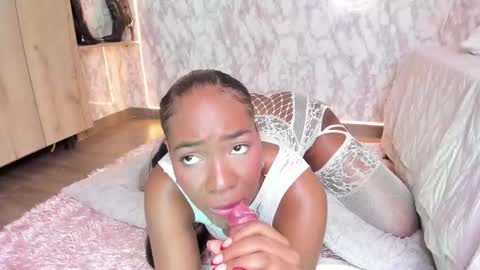 whitneyyfox online show from February 20, 6:31 pm