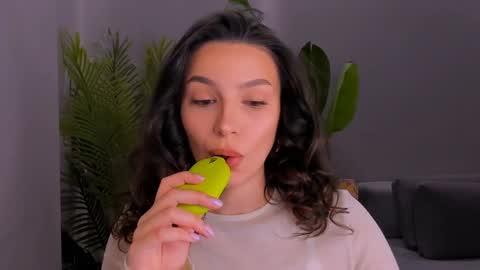 whoislulu online show from December 20, 9:54 am