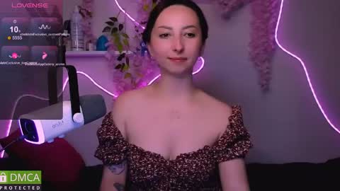 Sue online show from June 8, 1:28 am