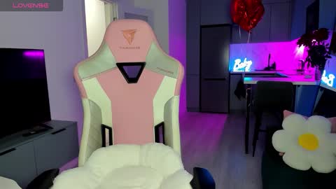 Emi online show from February 24, 4:11 am