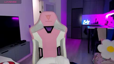 Emi online show from February 4, 4:04 am