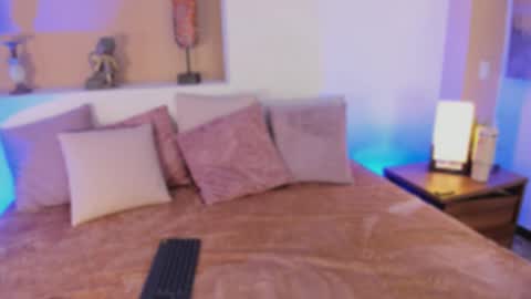  X I O M A R A  online show from February 10, 7:50 pm