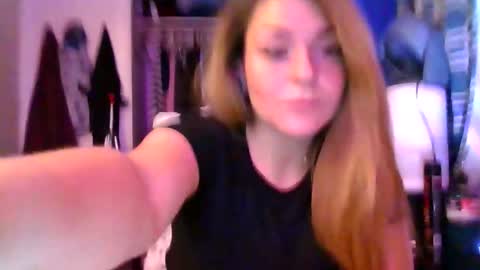 xkittymeowz online show from December 15, 3:01 am