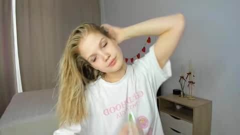 Chloe online show from February 22, 11:11 am