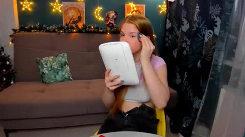 Chloe online show from December 9, 3:00 pm