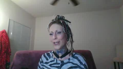 xxsundazexx online show from April 21, 10:00 am