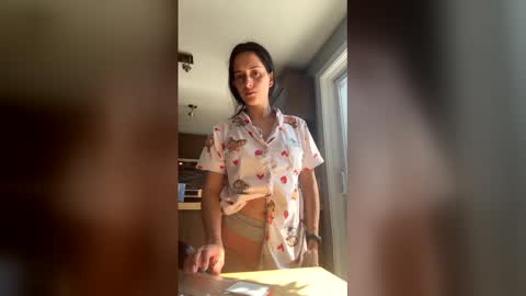 Lola online show from April 8, 3:14 pm