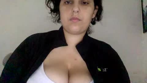 yasminebbyxx online show from July 13, 2:01 am