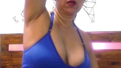 Yeseniaa25  online show from April 7, 4:20 pm