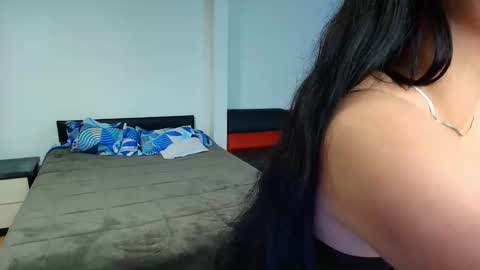 yesie_hot2 online show from March 10, 12:36 am